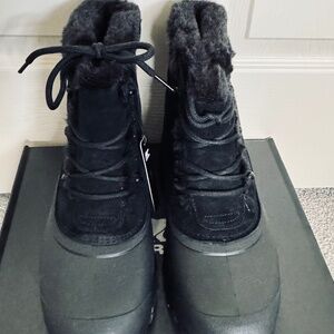 Women’s Sorel Snow Boots Size 9
